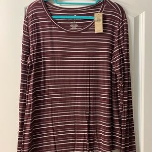 Soft and sexy American Eagle shirt